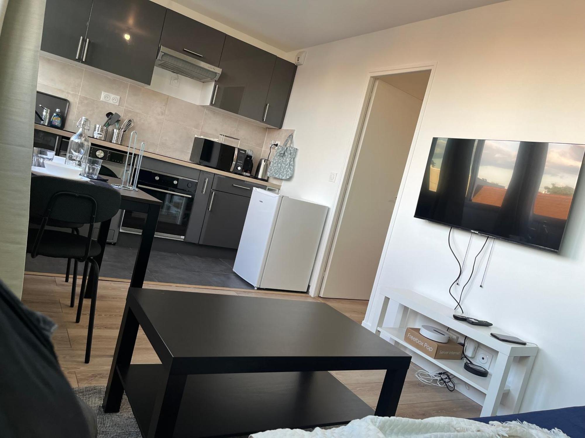 Ideal Proximite Des Transports Et Centre Apartment